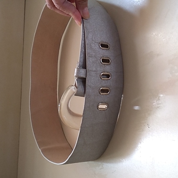 Vintage Chico's Genuine Leather, Metallic Belt, 42 inches long - Picture 3 of 7